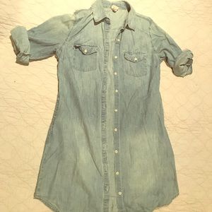 Adorable jean button dress with pockets!